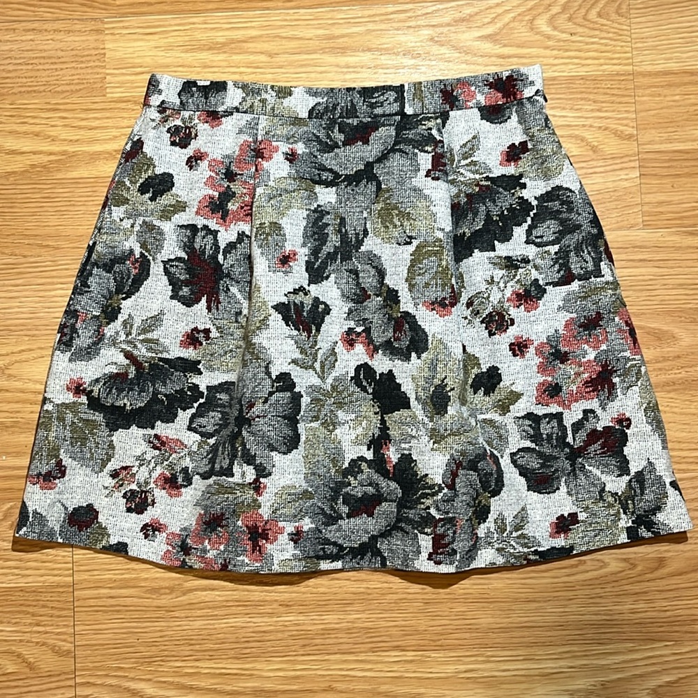 EUC JACK SKIRT. SZ 2. Green,gray,maroon, rust.